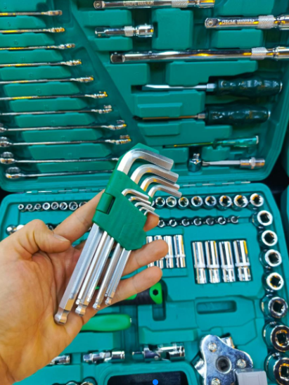 JUEGO DE RACHES 121 PIEZAS (P)